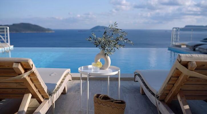 Blue Island Luxury Hotel