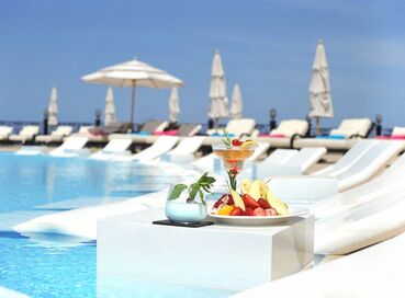 LES AMBASSADEURS HOTEL & CASINO