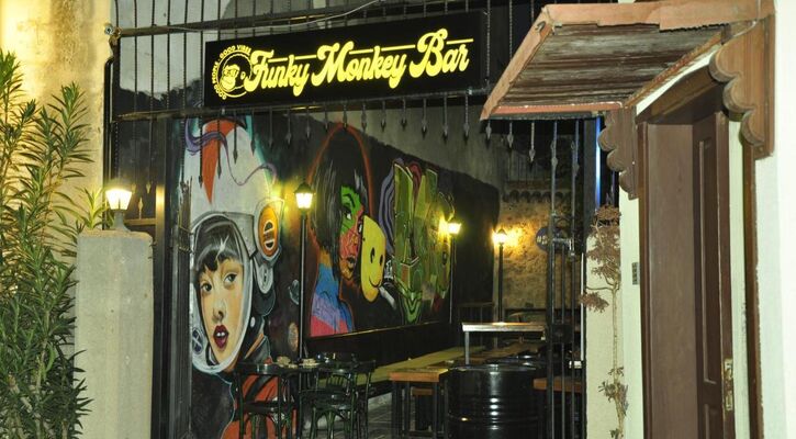 Funky Monkey Antalya Hostel & Pub