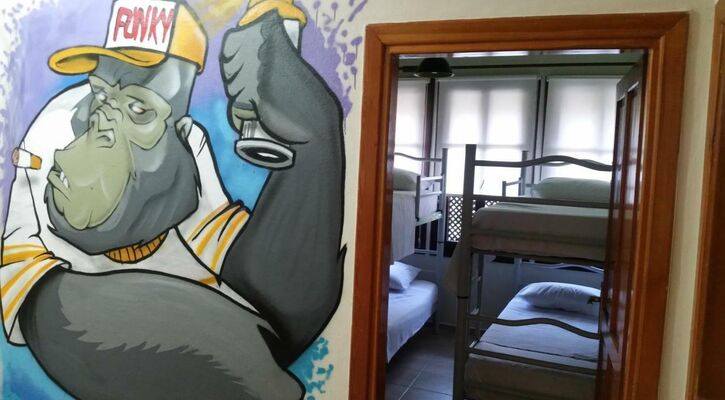 Funky Monkey Antalya Hostel & Pub