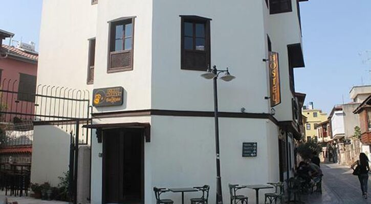 Funky Monkey Antalya Hostel & Pub