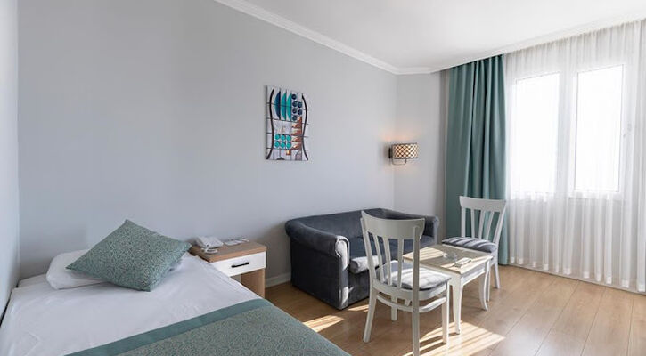 Adonis Hotel