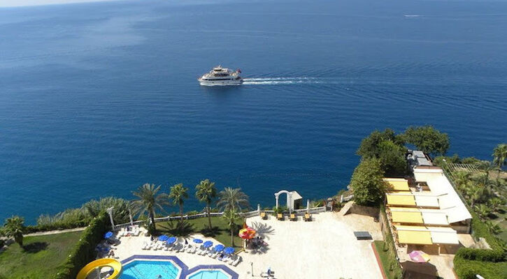 Adonis Hotel