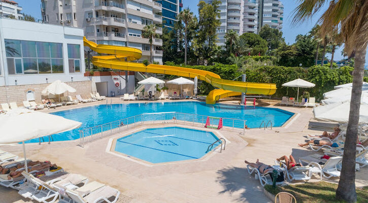 Adonis Hotel