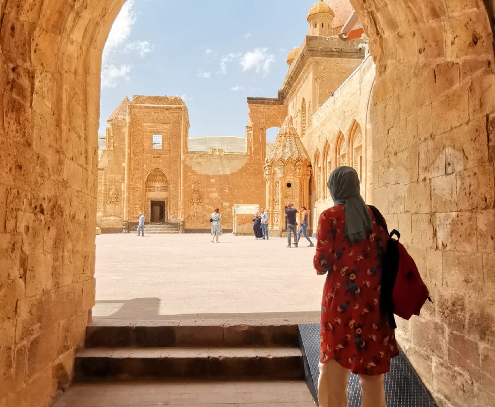 UÇAKLI VAN KARS KARADENİZ BATUM TURU