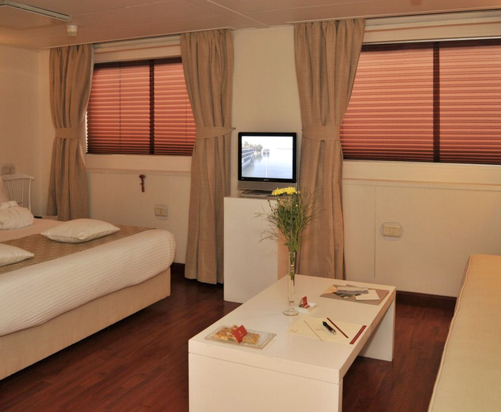 ANTALYA DAN DİREKT UÇAKLI NİL CRUİSE GEMİSİ İLE GİZEMLİ MISIR  PİRAMİTLER & TAPINAKLAR 