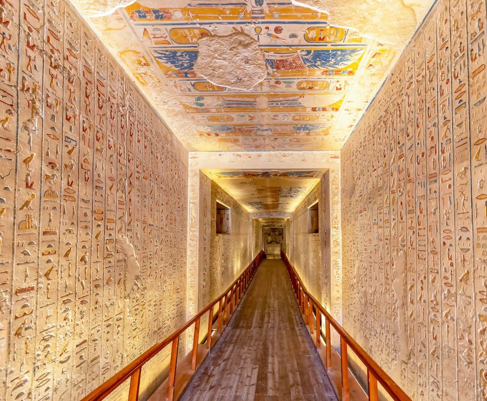 ANTALYA DAN DİREKT UÇAKLI NİL CRUİSE GEMİSİ İLE GİZEMLİ MISIR  PİRAMİTLER & TAPINAKLAR 
