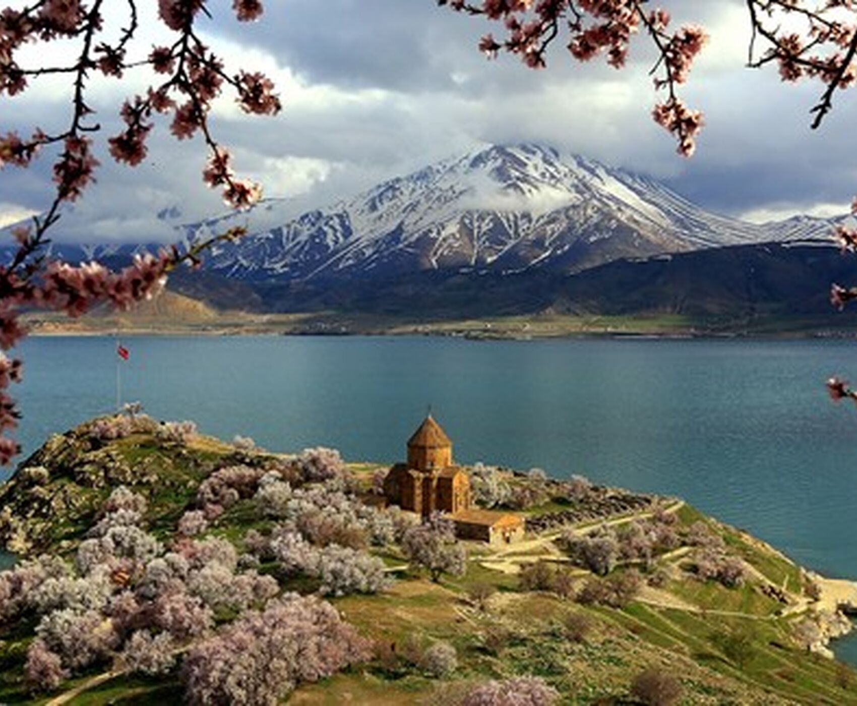 UÇAKLI VAN KARS KARADENİZ YAYLALARI