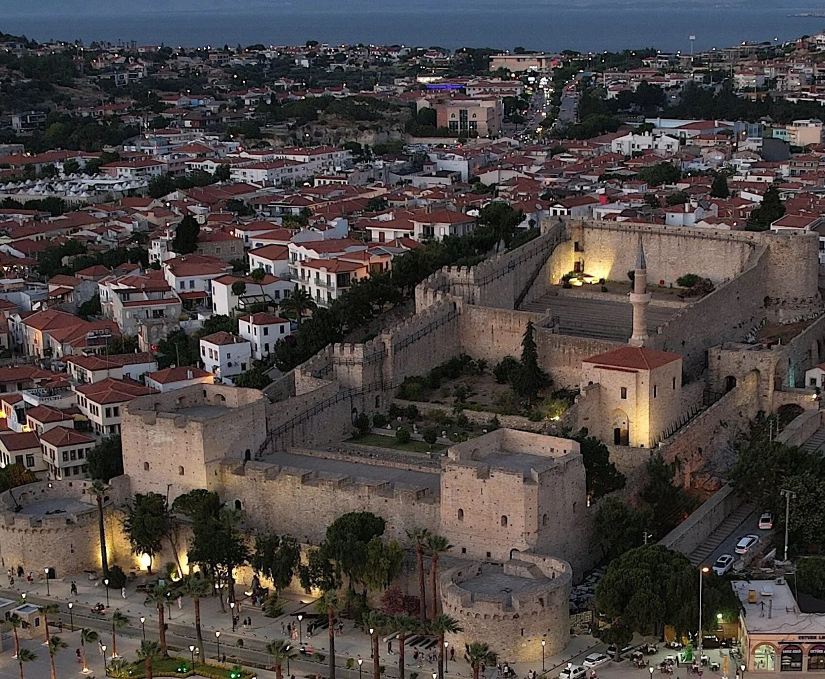 UÇAKLI İZMİR &ALAÇATI & FOÇA & AYVALIK &  BOZCAADA & ÇANAKKALE & BANDIRMA & BURSA 
